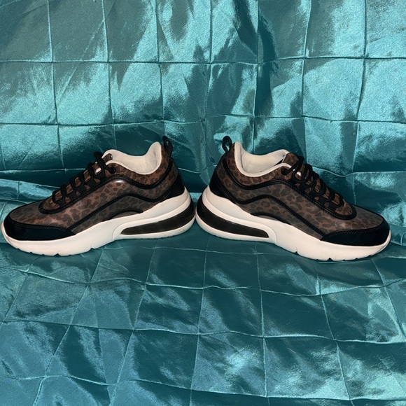 Leopard Print Sneakers - Size 7 - Picture 4 of 8